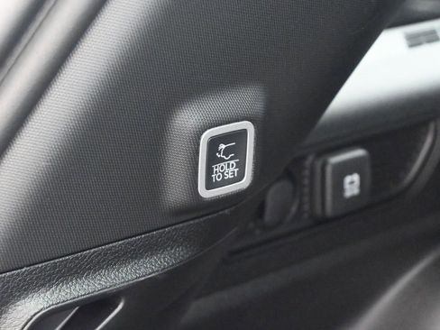 New 2025 Jeep Grand Cherokee Laredo w/ Luxury Tech Group I image 24