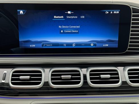 Used 2024 Mercedes-Benz Maybach GLS 600 4MATIC image 29