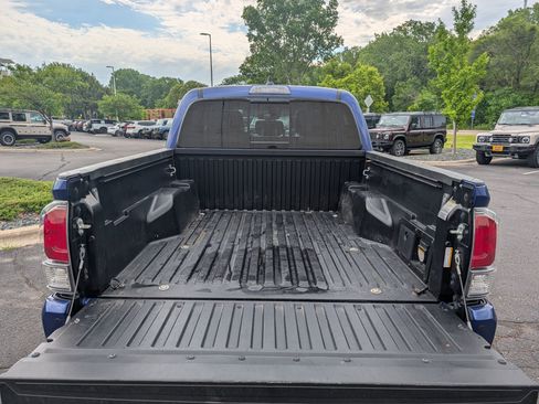 Used 2022 Toyota Tacoma TRD Sport w/ Technology Package AWD/4WD image 20