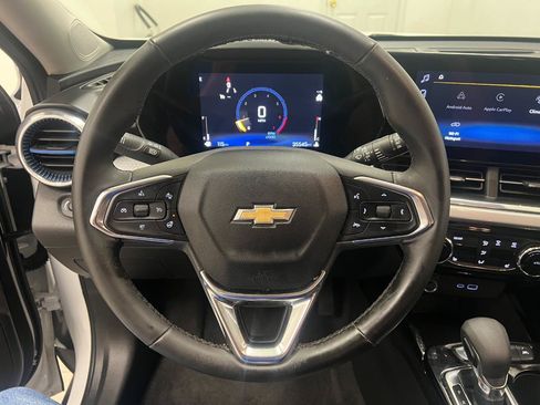 Used 2025 Chevrolet Trax LT w/ LT Convenience Package FWD image 37