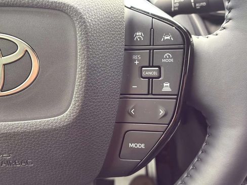 Used 2024 Toyota Prius XLE FWD image 22
