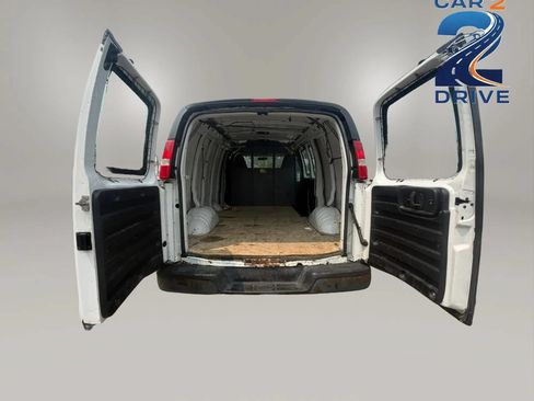 Used 2017 Chevrolet Express 2500 RWD image 17
