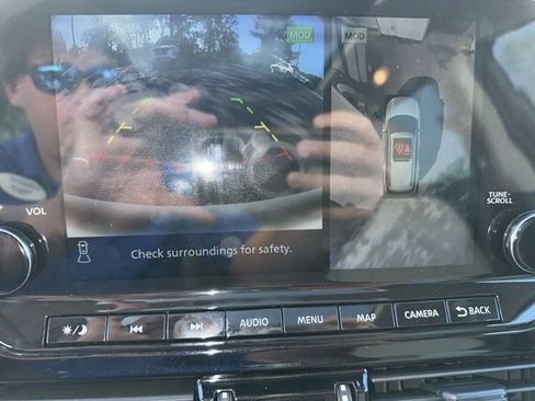 Used 2024 Nissan Pathfinder SL w/ SL Premium Package image 17