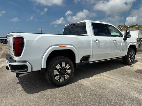 New 2025 GMC Sierra 2500 Denali w/ Denali Reserve Package image 3