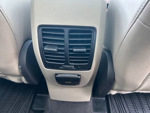 Used 2019 Ford Escape Titanium image 23