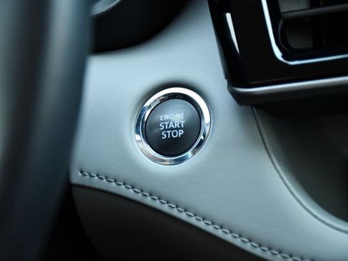 Used 2023 Toyota Highlander Limited image 16