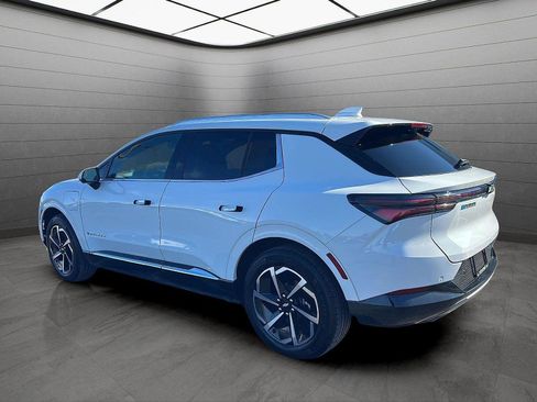 Used 2024 Chevrolet Equinox EV LT image 3