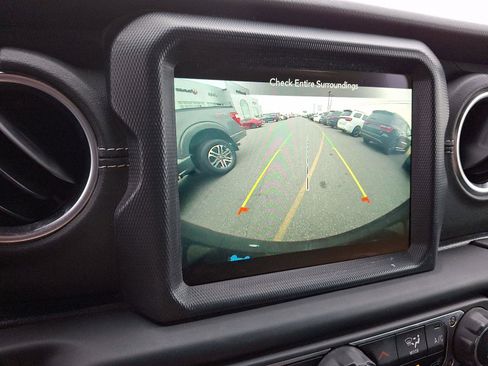 Used 2023 Jeep Wrangler Sahara w/ Cold Weather Group image 17