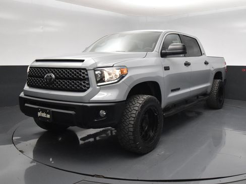 Used 2021 Toyota Tundra SR5 w/ SR5 Upgrade Package RWD image 2