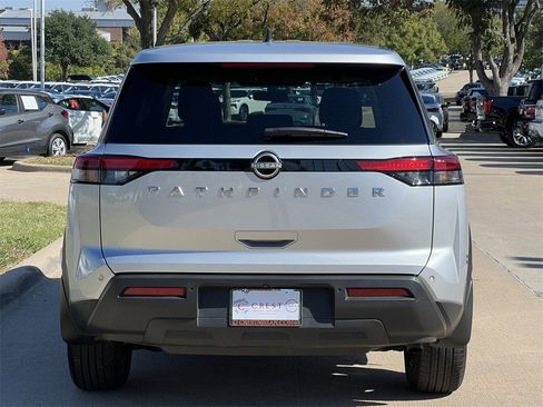 Certified 2025 Nissan Pathfinder S image 5
