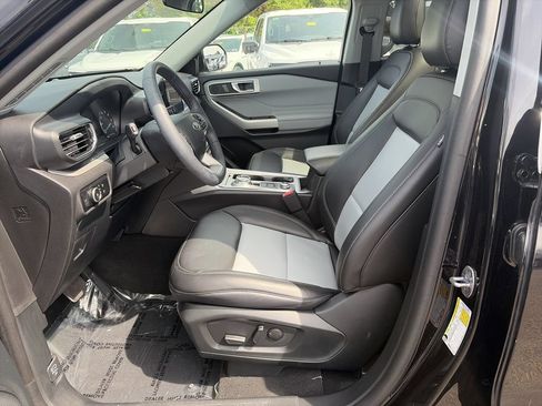 Used 2024 Ford Explorer XLT w/ Equipment Group 202A AWD/4WD image 11
