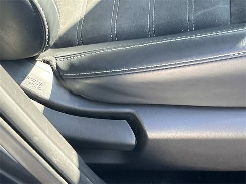 Used 2024 Mitsubishi Outlander FWD image 21