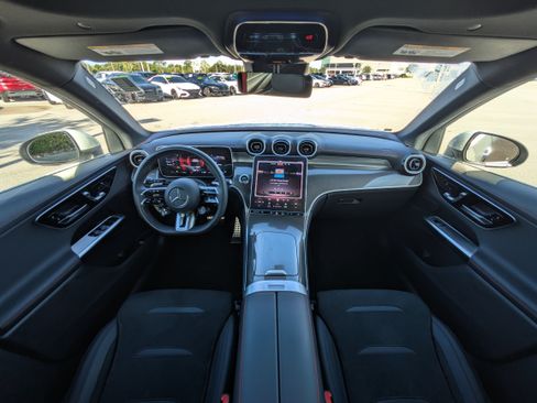 Used 2024 Mercedes-Benz GLC 43 AMG 4MATIC image 32