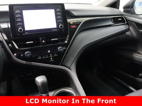 Used 2022 Toyota Camry SE image 16