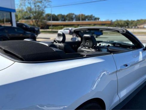 Used 2018 Ford Mustang GT Premium image 26