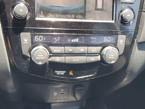 Used 2019 Nissan Rogue SV w/ Premium Package AWD/4WD image 18