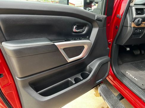 Used 2017 Nissan Titan SL AWD/4WD image 11
