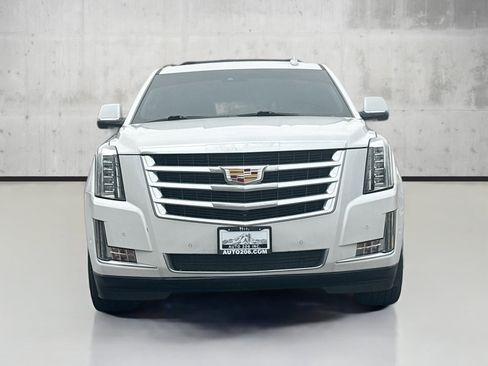Used 2020 Cadillac Escalade ESV Luxury image 2