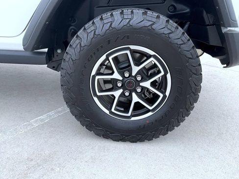 Used 2025 Jeep Wrangler Unlimited Rubicon AWD/4WD image 22