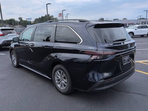 Certified 2024 Toyota Sienna XLE w/ XLE Plus Package FWD image 5