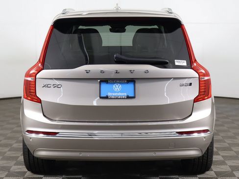Used 2024 Volvo XC90 B5 Plus AWD/4WD image 17