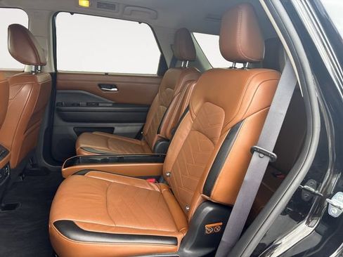 Used 2022 Nissan Pathfinder Platinum AWD/4WD image 13