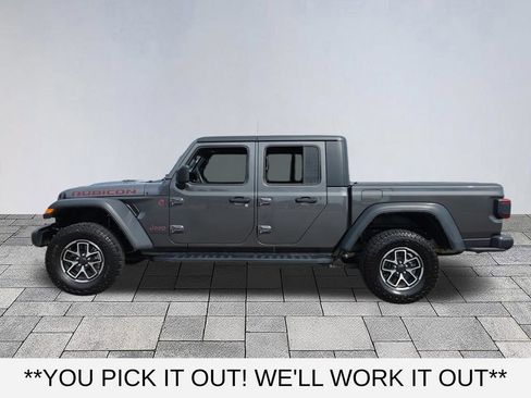 Used 2024 Jeep Gladiator Rubicon w/ Technology Group AWD/4WD image 4