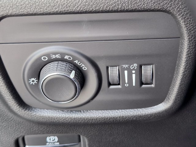 New 2027 Jeep Grand Cherokee Altitude RWD image 26