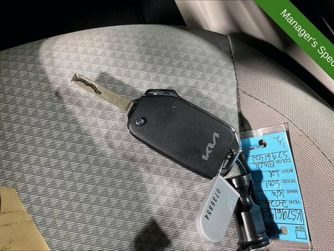 Used 2025 Kia Soul LX w/ LX Technology Package FWD image 12