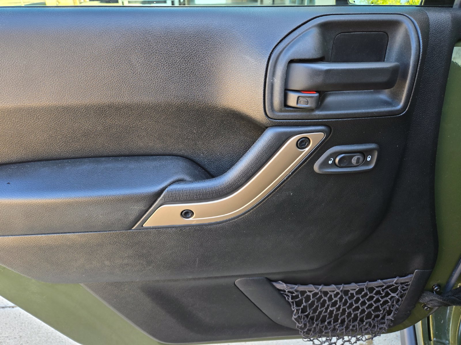 Used 2016 Jeep Wrangler Unlimited Sahara AWD/4WD image 26