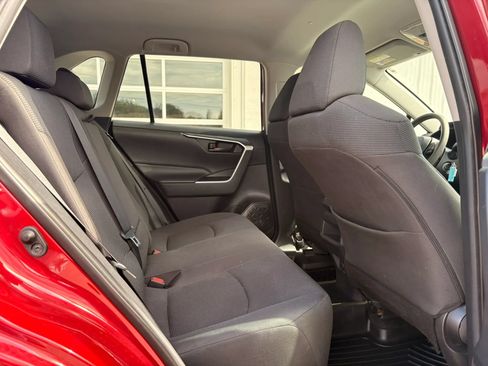 Used 2021 Toyota RAV4 LE AWD/4WD image 10