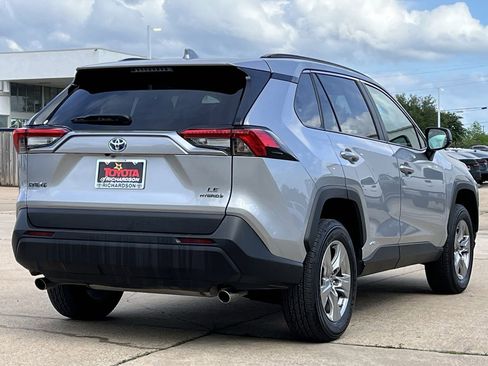 Used 2024 Toyota RAV4 LE AWD/4WD image 10