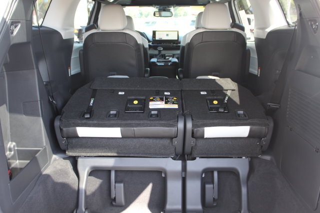 Certified 2026 Toyota Sienna XSE FWD image 21