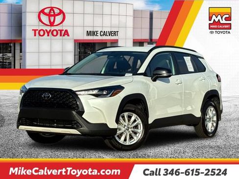 Certified 2025 Toyota Corolla Cross LE FWD image 1