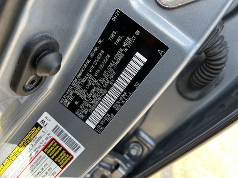 Used 2021 Toyota Highlander XLE AWD/4WD image 34