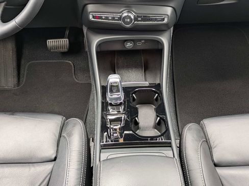 Certified 2023 Volvo XC40 B5 Ultimate w/ Climate Package AWD/4WD image 19