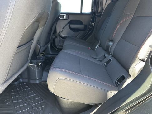 Used 2023 Jeep Gladiator Rubicon w/ Cold Weather Group image 27