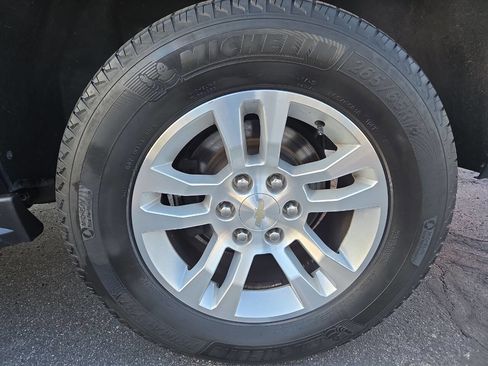 Used 2020 Chevrolet Suburban LT image 23