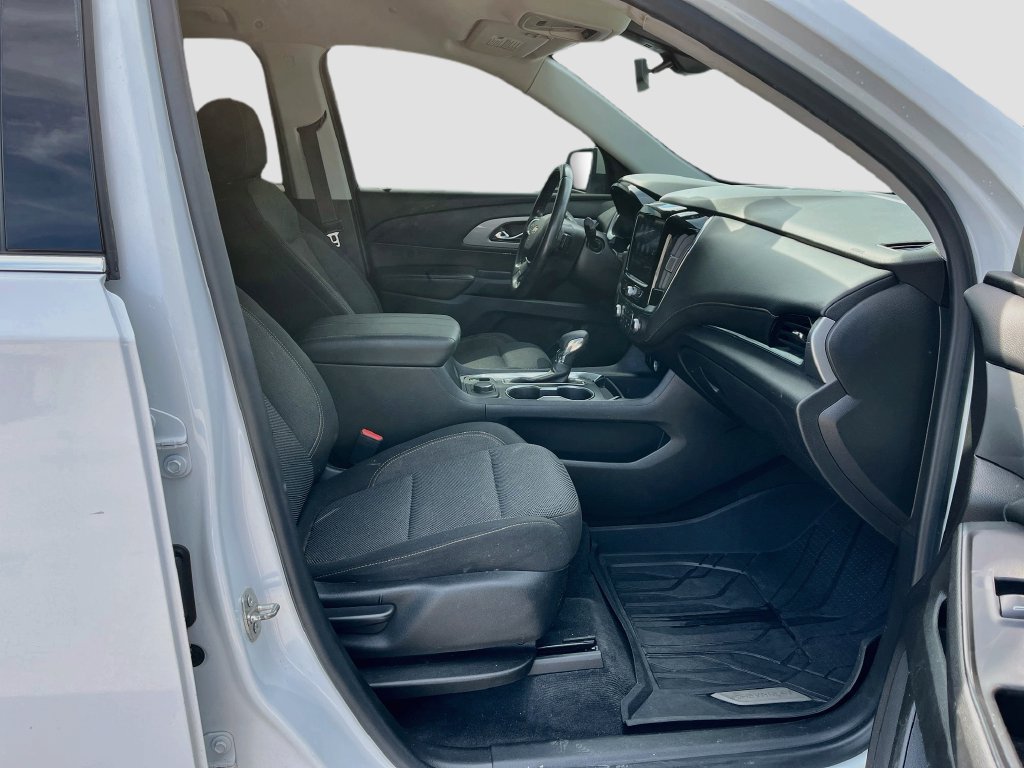Used 2021 Chevrolet Traverse LT FWD image 28
