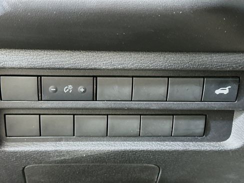 Used 2024 Mitsubishi Outlander SE image 17