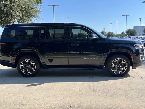 Used 2023 Jeep Wagoneer Series III w/ Preferred Equipment Group image 11