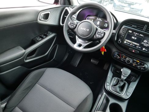 Certified 2024 Kia Soul LX w/ Option Group 015 image 9