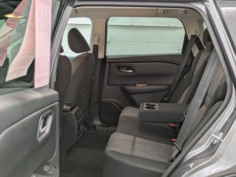 Used 2024 Nissan Rogue SV image 11