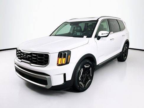 Used 2025 Kia Telluride S image 3