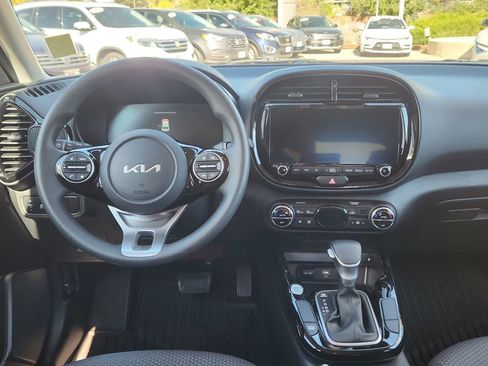 Certified 2025 Kia Soul S image 31