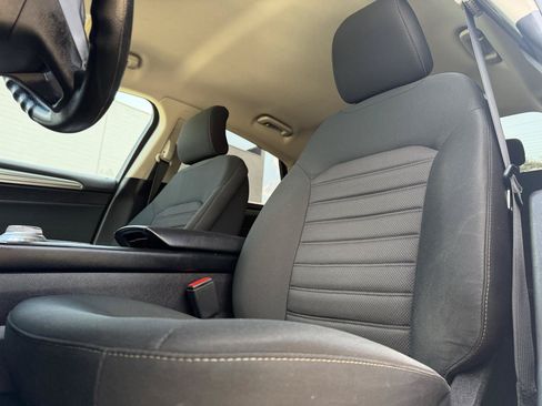 Used 2018 Ford Fusion SE w/ Fusion SE Technology Package FWD image 11
