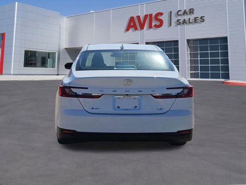 Used 2025 Toyota Camry LE image 5