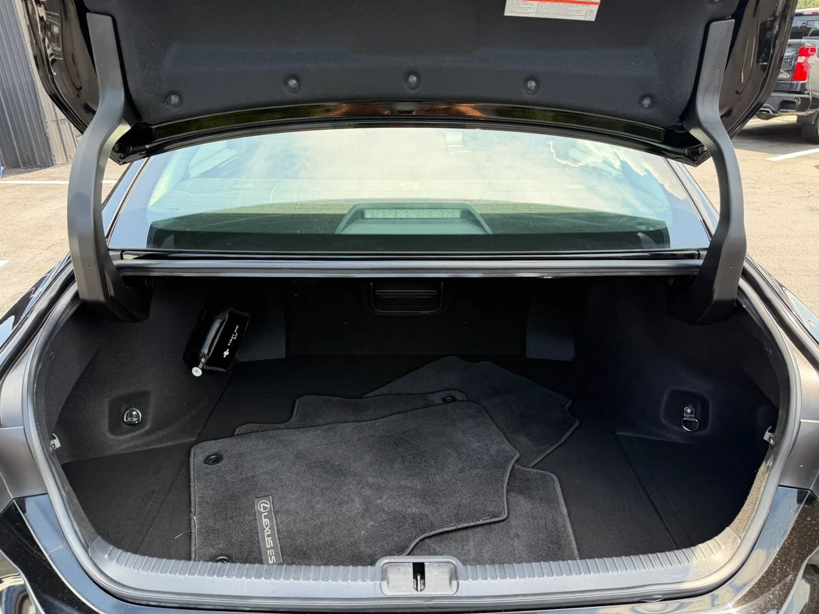 Used 2019 Lexus ES 350 w/ Premium Package FWD image 22