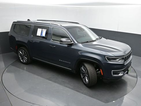 Used 2023 Jeep Wagoneer L Series III w/ Premium Group I AWD/4WD image 44
