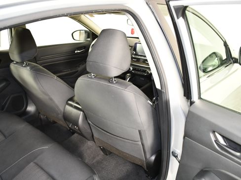Used 2024 Nissan Altima 2.5 SV FWD image 44
